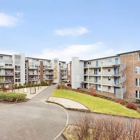 Sentralt I Med Solrik Balkong Og Parkering - Perfekt For Ons Lägenhet *